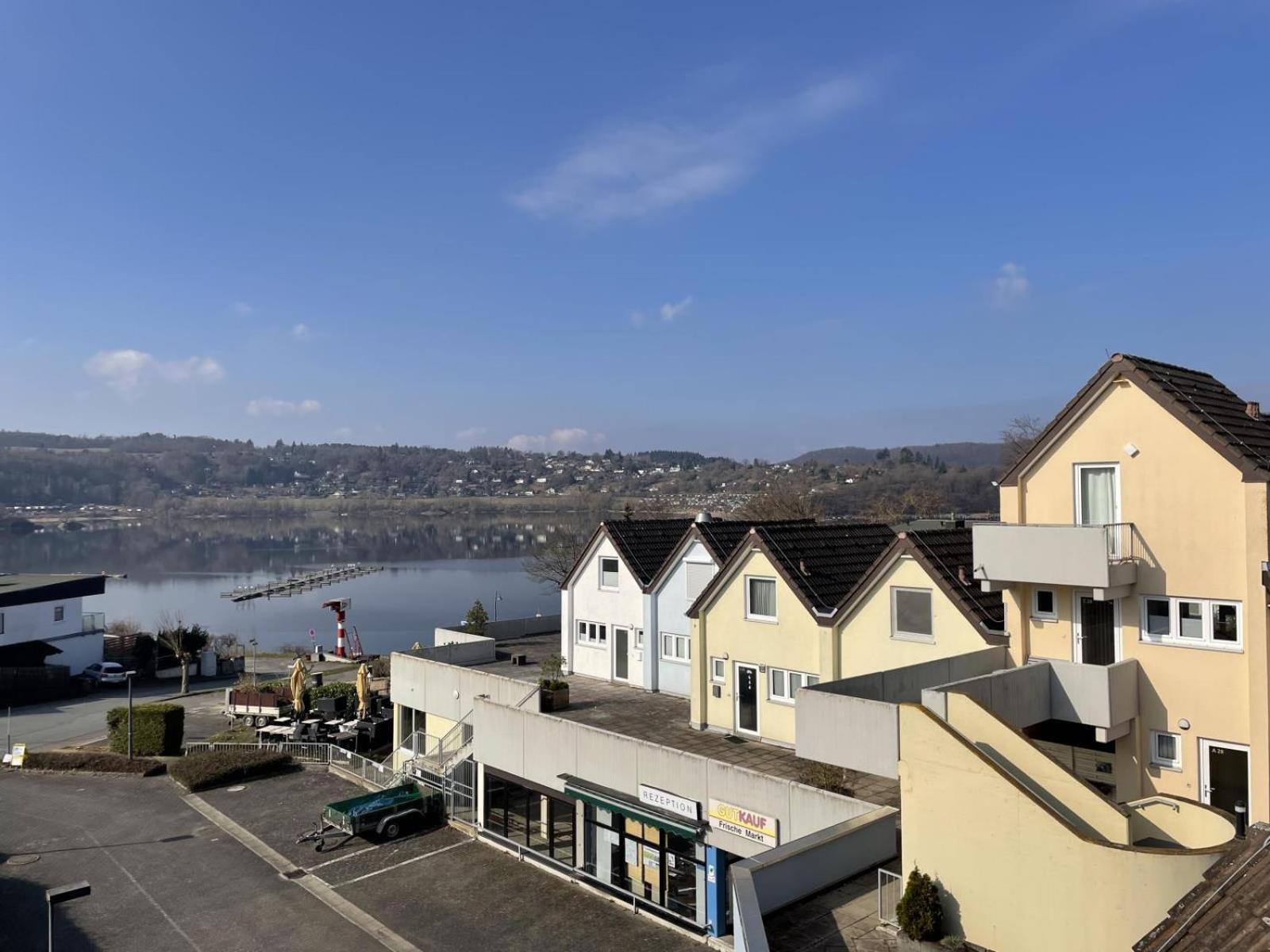 Gemutliche 93M2Fewo Mit 2 Schlafzimmern Und Seitlichem Seeblick Vom Balkon Scheid  Exterior photo