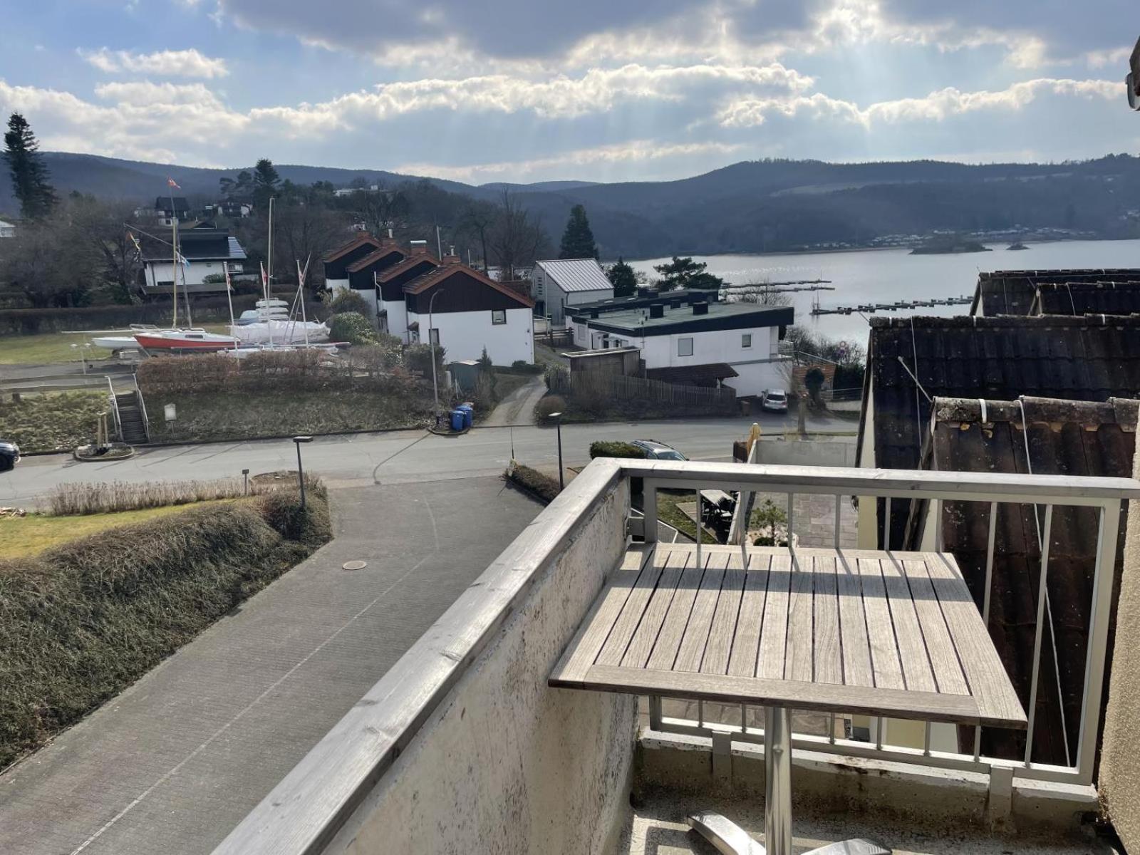 Gemutliche 93M2Fewo Mit 2 Schlafzimmern Und Seitlichem Seeblick Vom Balkon Scheid  Exterior photo